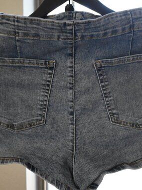 Wild Fable Denim Shorts Streatchy size 10 30R